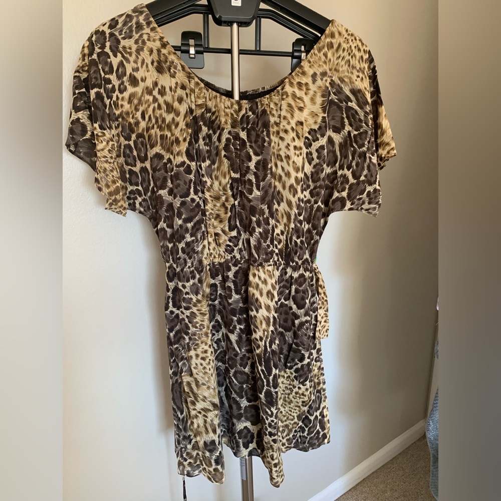 alice + olivia Leopard Print Silk Short Dress M Round Neck Flutter Sleeve Casual